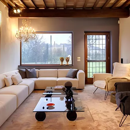 Casa Eugenia 8, Emma וילה פסארו