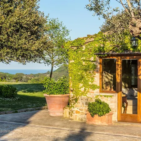 Casa Eugenia 8, Emma Βίλα
