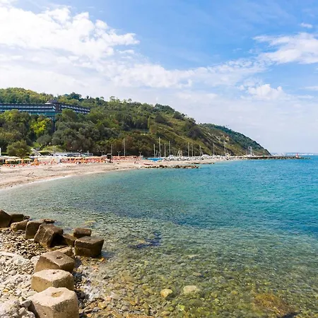 Casa Eugenia 8, Emma *