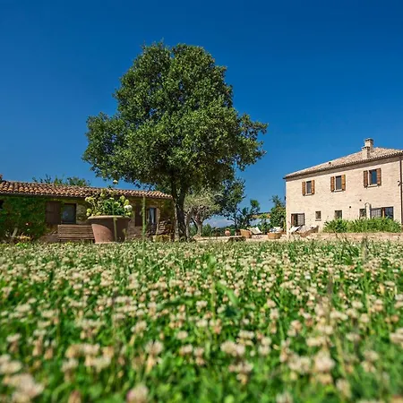 Casa Eugenia 8, Emma *