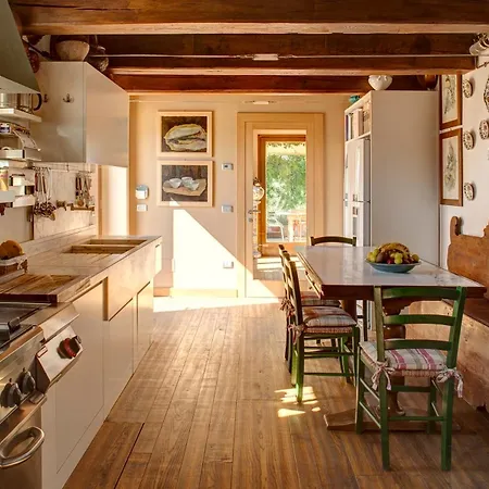 Casa Eugenia 8, Emma