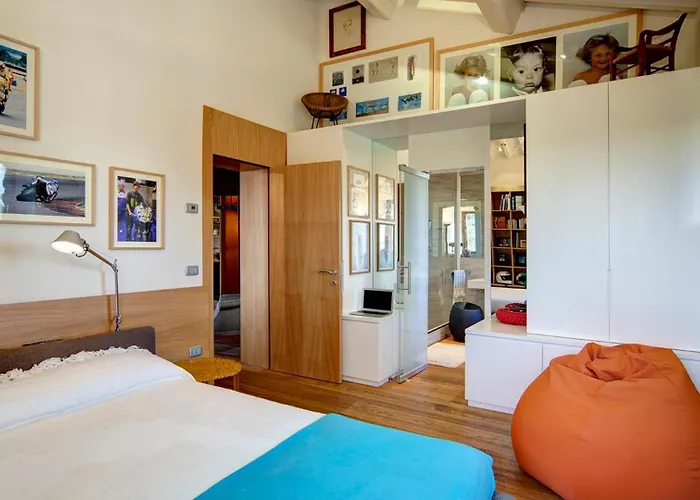 Casa Eugenia 8, Emma Villa Pesaro