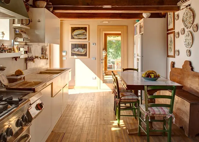 Casa Eugenia 8, Emma *