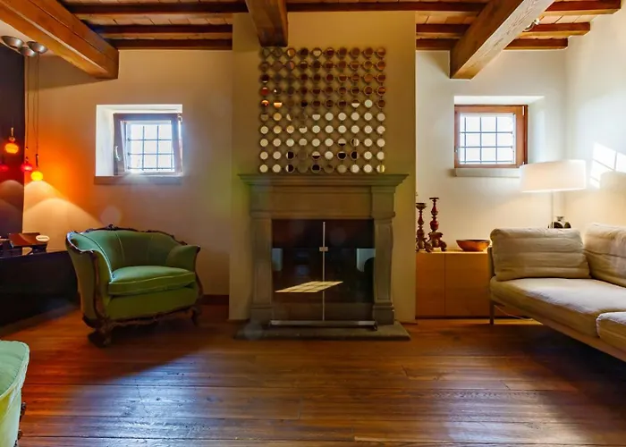 Casa Eugenia 8, Emma *